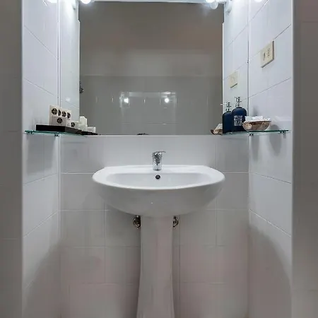 Prince's - Budget & Apt Piazza Del Popolo Apartmán